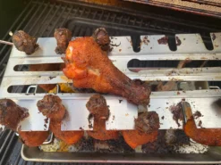 Mustang Chicken Wings Grill Ständer | Chicken Rack | Hähnchengriller | Edelstahl | Aroma Schale | Für 12 Wings | 9 Mustang Chicken Wings Grill Ständer | Chicken Rack | Hähnchengriller | Edelstahl | Aroma Schale | Für 12 Wings | -Tepro Verkäufe 2024 18f245a57272721d969aca12aa092352