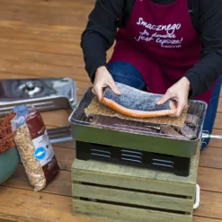 Tischräucherofen Edelstahl Räucherofen Smoker Mit Thermometer X2 Brenner BROWIN 28 Tischräucherofen Edelstahl Räucherofen Smoker Mit Thermometer X2 Brenner BROWIN -Tepro Verkäufe 2024 56102e5e5e10af4376e62e344b31f876