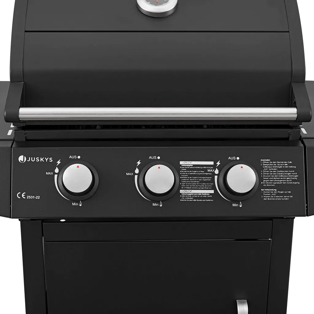 Juskys BBQ Gasgrill Louisiana 8,1 KW Mit 3 Brenner, Grillrost, Deckel Mit Thermometer, Warmhalterost & Seitenablagen – Grillwagen Mit Stahl Korpus 18 Juskys BBQ Gasgrill Louisiana 8,1 KW Mit 3 Brenner, Grillrost, Deckel Mit Thermometer, Warmhalterost & Seitenablagen – Grillwagen Mit Stahl Korpus – Bild 16